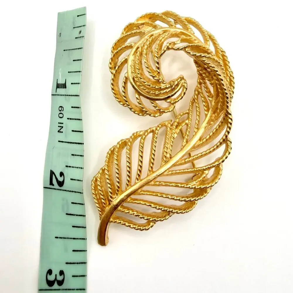 VTG Lisner 1960s - 1970s Vintage Gold Tone Open Weave Feather Plume Leaf Brooch